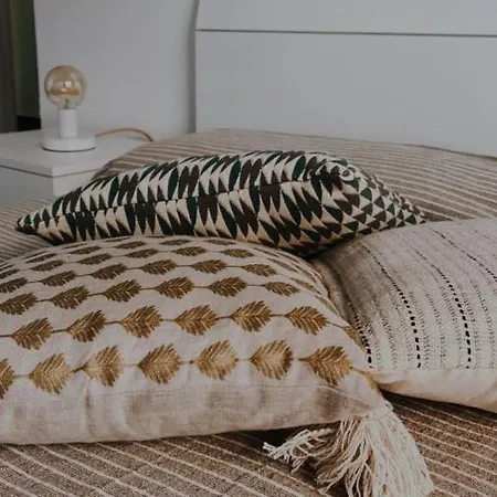 Apartment Ca Adri , In Posizione Strategica Per Godere Delle E Dei Sentieri Outdoor ! *